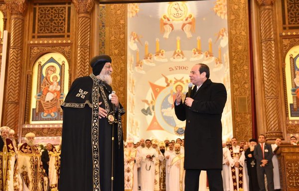 الرئيس المصري عبدالفتاح السيسي مع البابا تواضروس الثاني في حفل افتتاح كاتدرائية ميلاد المسيح. [الكنيسة القبطية الأرثوذكسية]