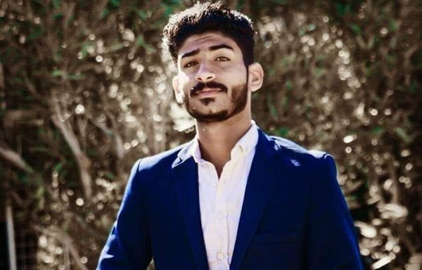 سجاد عراقی، فعال اهل ناصریه که در این عکس بدون تاریخ دیده می‌شود، پیش از اینکه «ناپدید» شود در سازماندهی چند تظاهرات علیه نفوذ گروه‌های شبه‌نظامی همسو با ایران شرکت کرده بود. [انقلاب اکتبر/فیسبوک]