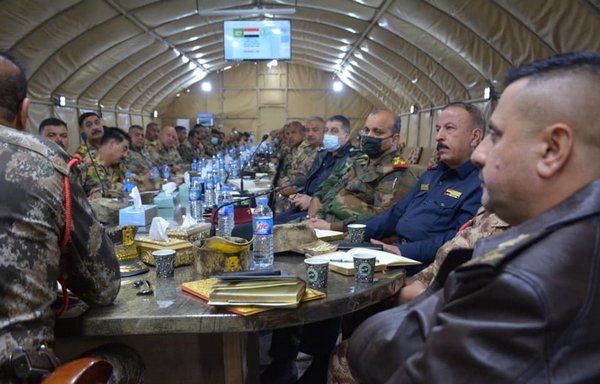 Iraqi officers attend a March 24 security meeting to discuss efforts to control the Iraq-Syria border. [Border Guard Command]