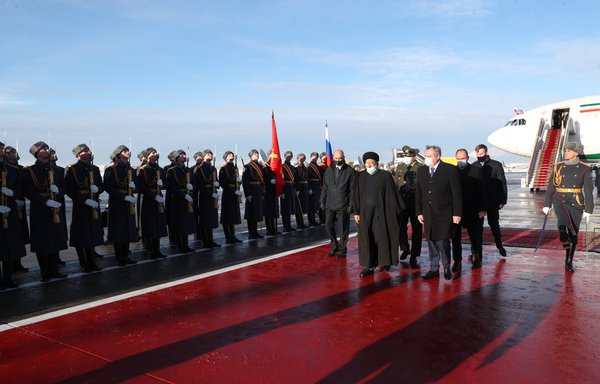 Iranian president Ebrahim Raisi arrives in Moscow on January 19. His Russian counterpart did not greet him at the airport. [president.ir]