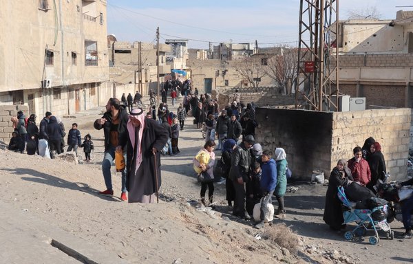 Syrians flee their homes in the Ghwayran neighbourhood in al-Hasakeh on January 22 as Kurdish forces battle ISIS after the group attacked a prison housing extremists in the area. [AFP]