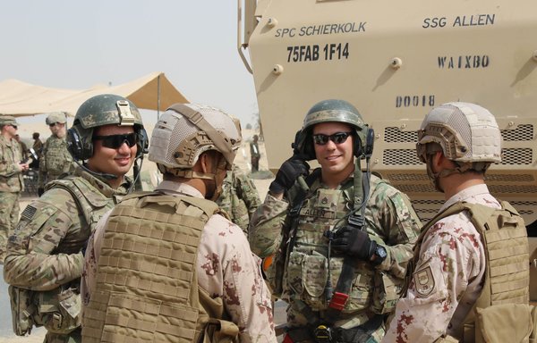 US Army personnel talk to soldiers with the 79th Heavy Rocket Regiment of the UAE Land Forces during an April 18, 2018, military exercise at al-Monhad air base. [US Army]