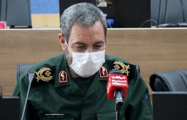 الضابط في الحرس الثوري جاهان باخش كرامي يعلن عن مشاريع إعمار جديدة في 31 تموز/يوليو في زنجان. [وكالة تسنيم]