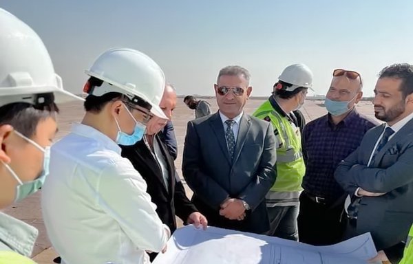 A delegation of Chinese engineers examines a plan for the Nasiriyah airport project in the south of Iraq on November 23, 2021. [Al-Nasiriyah al-Yawm]