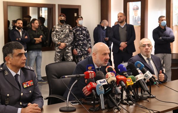Lebanon's Interior Minister Bassam Mawlawi (C) speaks during a press conference alongside Internal Security Forces head Imad Osman (L) and ISF Information Branch head Khaled Hammoud, in Beirut, on February 23, to announce thwarted ISIS attacks. [Anwar Amro/AFP]