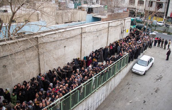 A picture taken on February 3, 2014, shows low-income Iranians lining up to receive food supplies in Tehran. [Gavour Ghahrdar/ISNA/AFP]