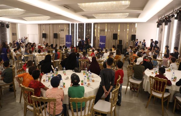 تقدم جمعية أجيالنا الشبابية هذا العام وجبات إفطار يومية إلى 18 ألف أسرة وطفل يتيم، وتنشط مطابخها في بيروت وسهل البقاع والجزء الشمالي من لبنان. [أجيالنا]