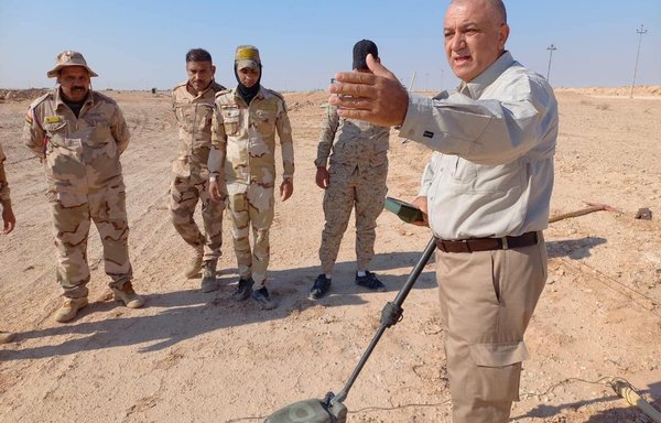 An Iraqi mine removal team sweeps areas in Karbala province on November 12. [Iraqi Ministry of Environment]