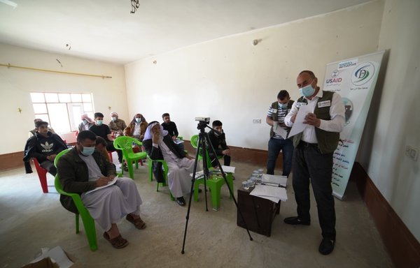 Iraqi farmers from Sinjar district, Ninawa province, receive training on modern agricultural methods and the production of crops in greenhouses on September 24. [Dijla Agricultural Society]