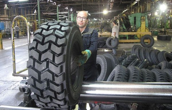 Workers at the recently closed Kian Tire factory are seen in a 2019 photo. [IRNA]