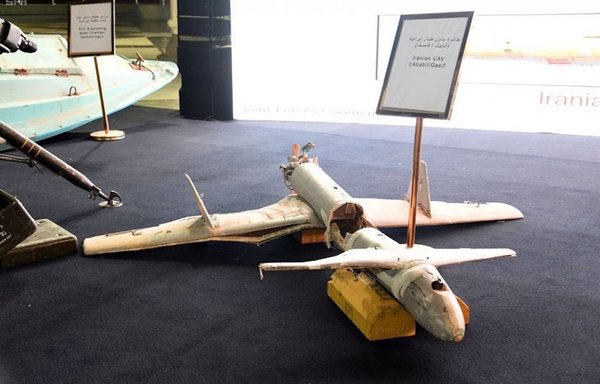 The wreckage of a Qasef-1 drone, used by the Houthis, is displayed here. Qasef-1 is a copy of the Iranian Ababil-2 drone. [Twitter]