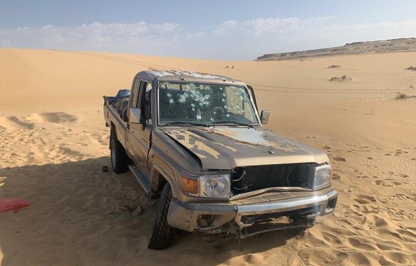 این خودروی حامل اسلحه و مهمات، روز ۱۹ اردیبهشت در شمال سینا توسط گارد مرزی مصر هدف قرار گرفت. [نیروهای مسلح مصر]