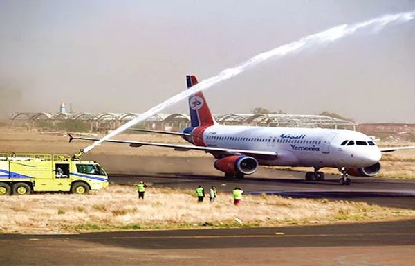A Yemenia plane prepares to fly to Amman from Sanaa on May 16, the first commercial flight since a truce went into effect April 2. [Sanaa International Airport Administration]