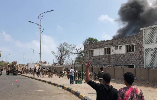 Yemenis inspect the site of a suicide bombing in Aden on November 5, 2017. Al-Qaeda suspects carried out twin suicide bombings and took hostages after suffering a string of setbacks. [Stringer/AFP]