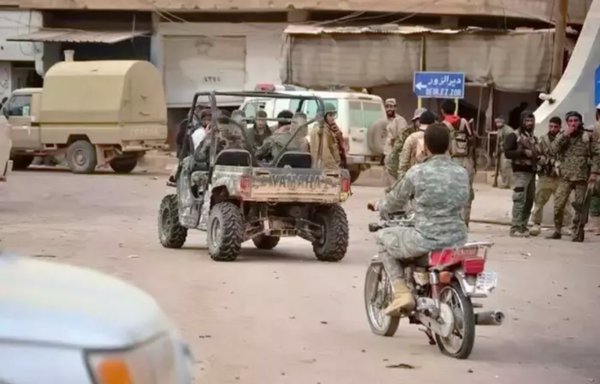 Iranian militia elements are seen in the eastern Syrian province Deir Ezzor last December 18. [Sada al-Sharqiyieh/Facebook]