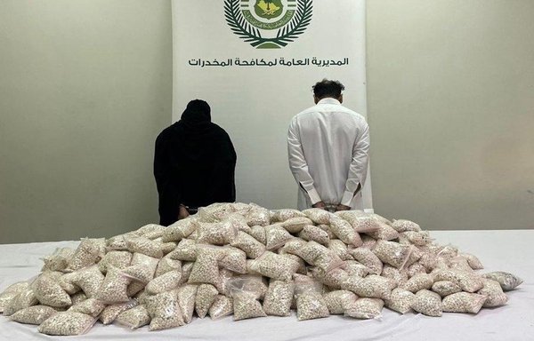 Saudi authorities seized Captagon pills found in the possession of two individuals on August 3. [Saudi Press Agency]