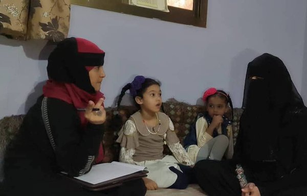Rights group spokeswoman Ishraq al-Maqtari interviews women from Taez who were subjected to various abuses by the Houthis. [National Committee to Investigate Alleged Violations of Human Rights]