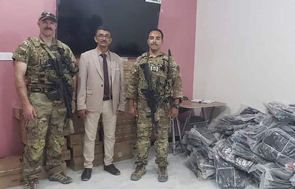 US Army Civil Affairs soldiers on August 14 discussed civil society's needs with local official Ahmed Salem Badhrous at the Centre for Productive Families in Hadramaut, where they delivered donations of office equipment and school supplies. [Yemeni Ministry of Social Affairs and Labour]