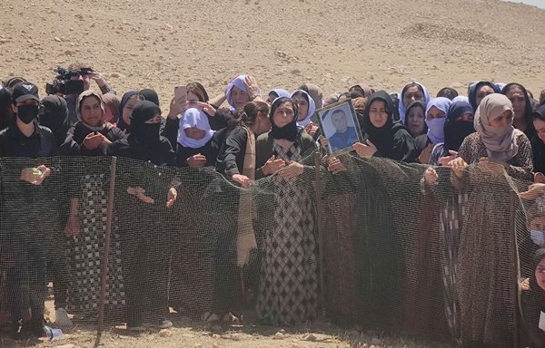 Yazidis attend the exhumation of a mass grave of ISIS victims in the town of Qani, Sinjar district, on May 28. [Eyzidi Organisation for Documentation]