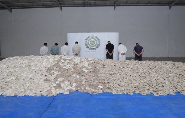 Drug-smuggling suspects are shown in Saudi custody. Six Syrians and two Pakistanis were arrested in a raid after 47 million Captagon pills, concealed in a flour shipment, arrived in Riyadh, Saudi authorities said August 31. [Saudi GDNC/Twitter]