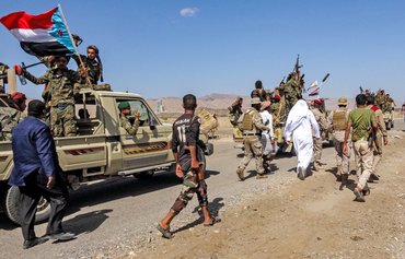 قوات الأمن تلاحق القاعدة في أبين باليمن بعد تفجير دموي