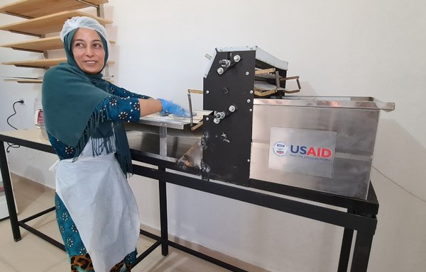 A member of the Majdal Anjar collective works in a kitchen equipped by USAID. [USAID-Funded Community Support Programme]