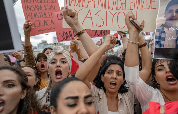 Protesters attend a demonstration against the Iranian regime and in support of Iranian women in Istanbul on October 2. [Bulent Kilic/AFP]