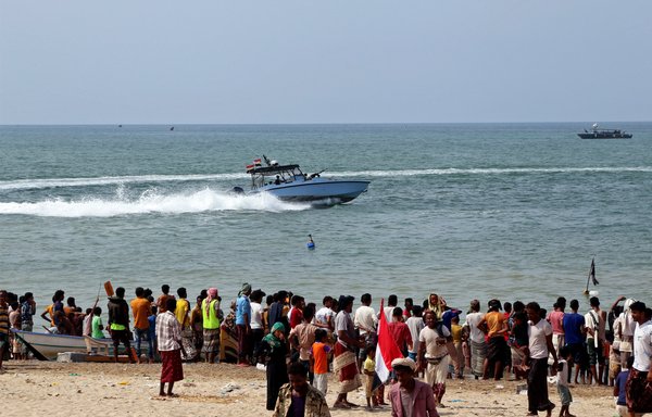 Members of the Yemeni Coast Guard take part in an awareness campaign to educate local fishermen on dealing with mines and foreign objects in the water in the al-Khokha area of al-Hodeidah province on October 2. [Khaled Ziad/AFP]