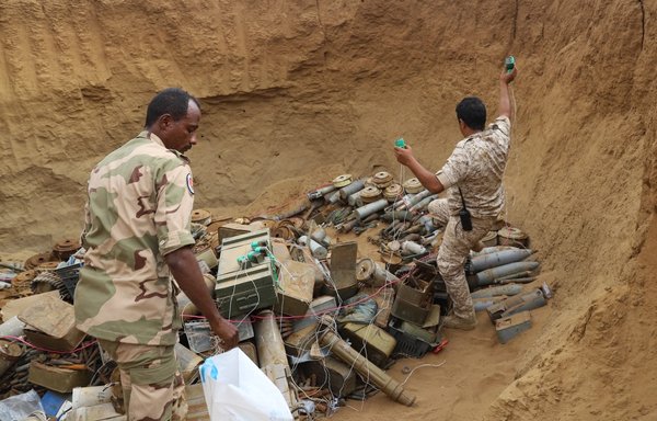 A joint force of Sudanese-Yemeni military experts remove and deactivate some 5,000 landmines on January 30, 2021, which they said were planted by the Houthis in the Red Sea coastal town of Midi in Hajjah province, near the border with Saudi Arabia. [AFP]