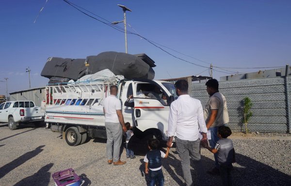 Iraqis depart displacement camps in Ninawa province on October 18, headed for their original areas of residence. [Iraqi Ministry of Migration and Displacement]