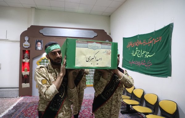 Fatemiyoun Division militiamen carry the coffin of a killed comrade on October 22. [Fatemiyoun Telegram account]