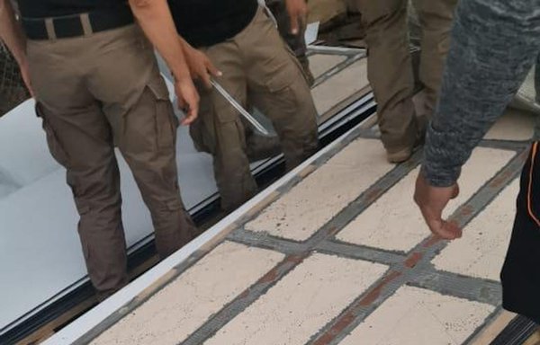 حبوب كبتاغون تم ضبطها خلال مداهمة نفذت مؤخرا في الغازية جنوبي لبنان، كانت مخبأة في مواد بناء. [فرع المعلومات بقوى الأمن الداخلي]