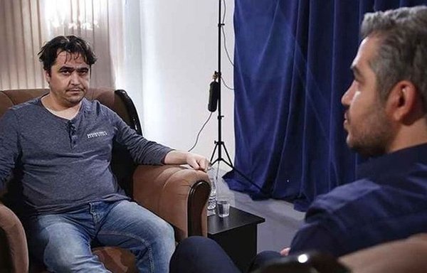 Behind the scenes of Ruhollah Zam’s televised 'confessions' in 2020. IRIB’s Ali Rezvani sitting in front of Zam with his back to the camera. Ruhollah Zam was executed two months later. [Tasnim]