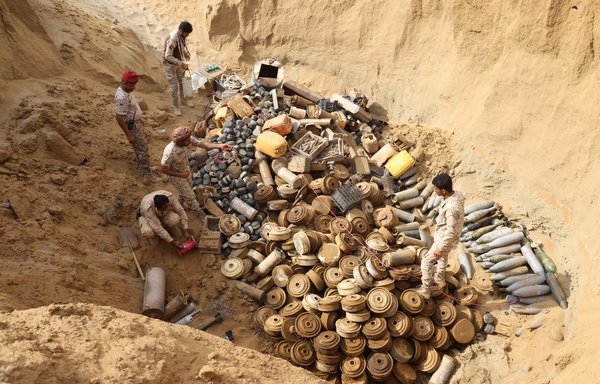 A joint force of Saudi-backed Sudanese-Yemeni military experts removes and deactivates some 5,000 landmines on January 30, 2021, which they said were planted by the Iran-backed Houthis in Yemen's northern coastal town of Midi, in Hajjah province. [AFP]