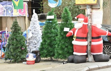 الأزمة المالية وسياسات حزب الله المدمرة تحبط اللبنانيين في عيد الميلاد