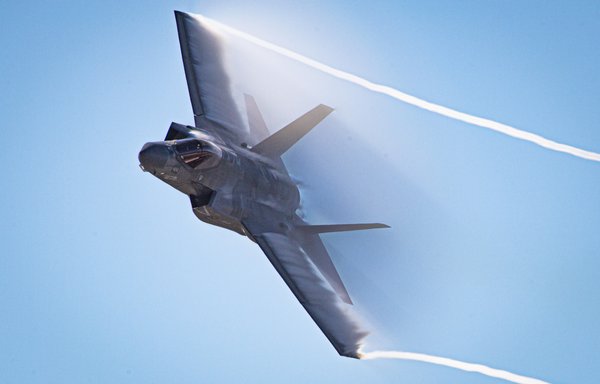 A US Navy F-35C Lightning II fighter jet performs during the California International Air Show in Salinas, California, October 29, 2021. [US Air Force]