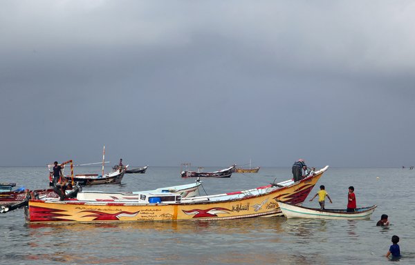 Yemeni fishermen return from sea with their catch at a beach on the Red Sea coast in al-Hodeidah's Khokha district on May 7. [Khaled Ziad/AFP]
