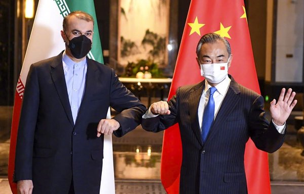 Iranian foreign minister Hossein Amir-Abdollahian and his Chinese counterpart Wang Yi in China, January 14, 2022. [ecoIran]