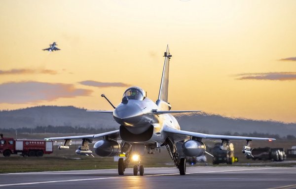 A J-10 taxis on a runway during a training exercise on November 18. [Chinese Ministry of Defence]
