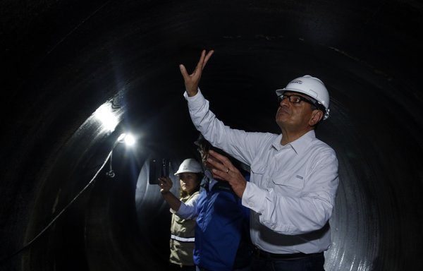 Gonzalo Uquillas (right), general manager of Ecuadoran state-owned electric company CELEC, along with other Ecuadoran officials tours the Coca Codo Sinclair hydroelectric power plant, before delivering a news conference in Napo, Ecuador, on November 20, 2018. [Cristina Vega/AFP]