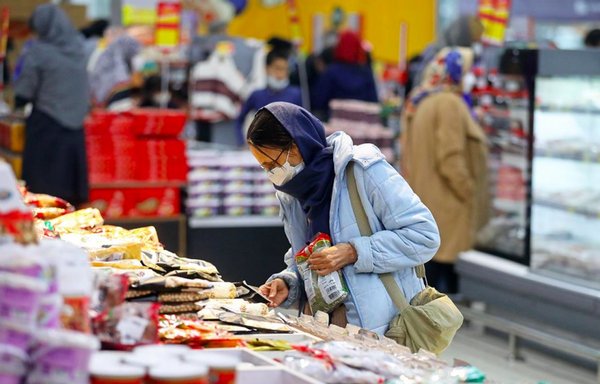The rate of inflation in Iran has been estimated at 43% for the 30-day period ending on February 20. [Independent Persian]