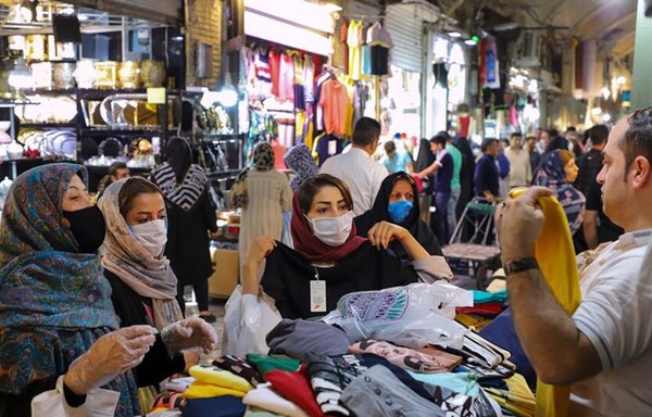 Shoppers contemplate a purchase in Tehran's Grand Bazaar in 2021. [Faradid]