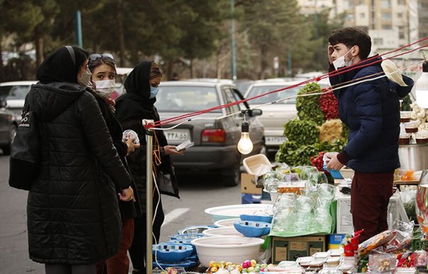 People shop for Nowruz goods in mid-March ahead of the Persian new year. [IRIB News]