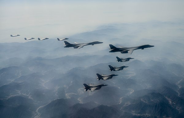 Two US Air Force B-1B Lancers and four F-16 Falcons participate in a combined aerial exercise alongside four South Korea Air Force F-35 Lighting IIs over South Korea, March 19. [US Air Force]