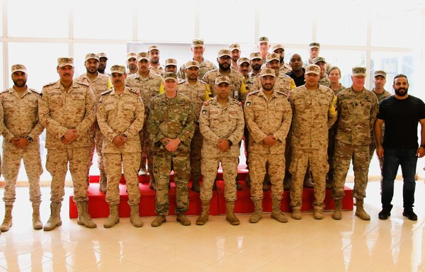 US and Kuwaiti military personnel during a tour of Kuwait's Land Forces headquarters in 2022. [CENTCOM]