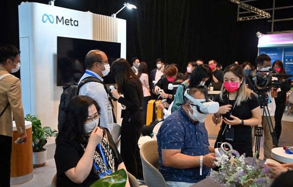 A visitor uses a Virtual Reality headset at the booth of Meta on the first day of Fintech Week 2022 in Hong Kong on October 31. Meta recently took down more than 200 Chinese-based accounts spreading disinformation. [Peter Parks/AFP]