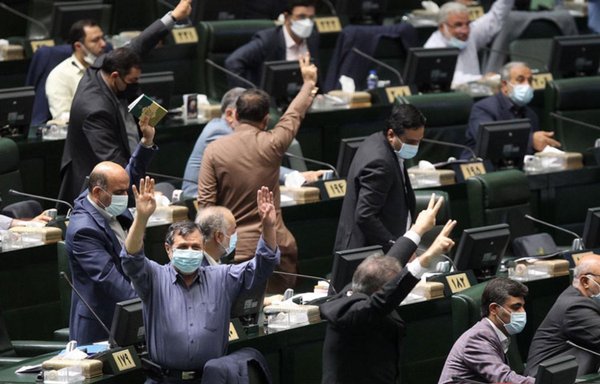A number of Iranian MPs do not agree with a draft bill that limits users' access to the internet. [Fararu]