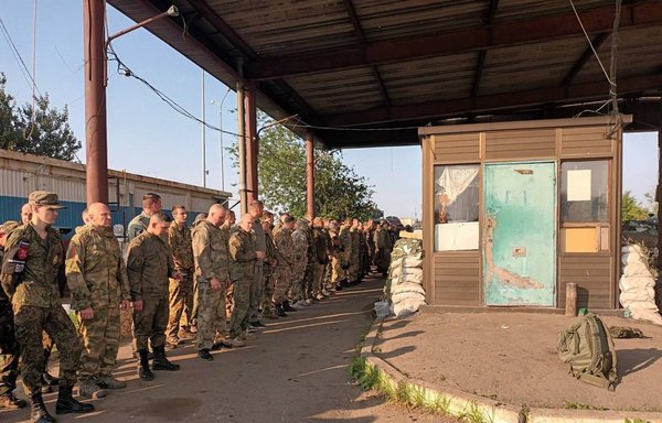 At the Bugayevka border crossing, which is situated in Voronezh province, 180 Russian soldiers and law enforcement personnel agreed not to interfere with Wagner Group mercenaries and laid down their arms on June 24. [Wagner]