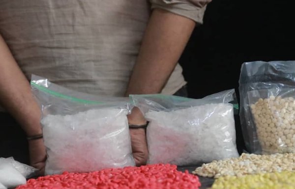 A drug dealer arrested in the Kurdish-controlled area of Deir Ezzor province is seen here with the drugs he was selling on May 12. [Asayesh Forces]