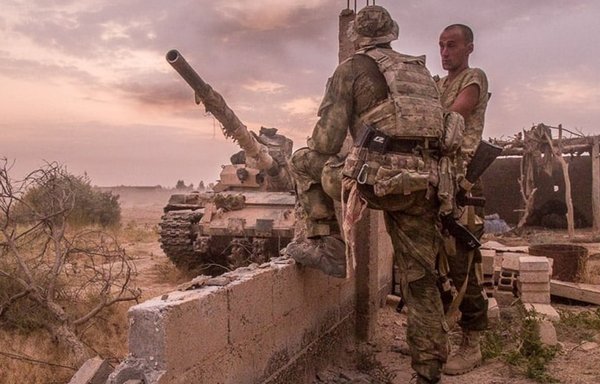 مرتزقة مجموعة فاغنر بالقرب من مدينة دير الزور السورية في صورة نشرت يوم 3 تشرين الثاني/نوفمبر. [ريا فان/تلغرام]